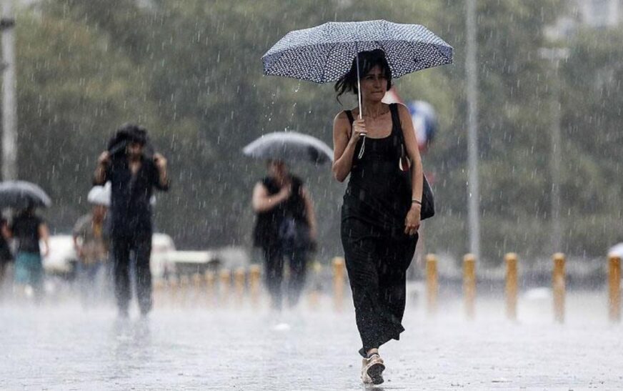 Bunaltan sıcaklara kısa bir ara: İstanbul ve Ankara’ya yağmur geliyor