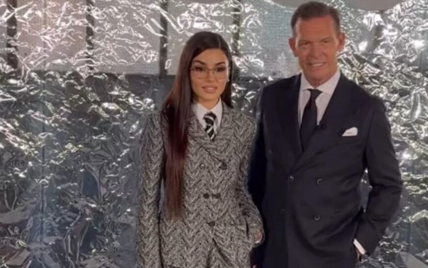 Hande Erçel ile ablası Gamze Erçel Milano’ya gitti! Kız kardeş pozu verdiler