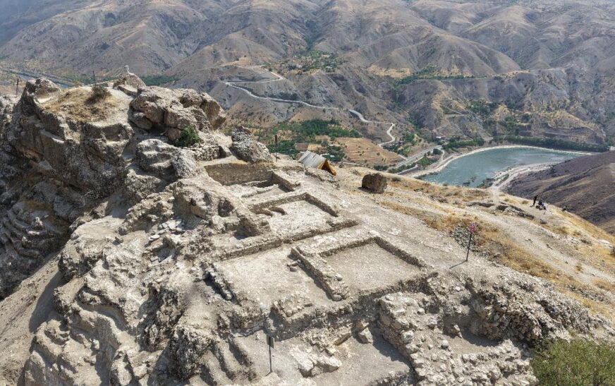Palu Kalesi’nde yapılan kazı çalışmalarında önemli bulgulara ulaşıldı