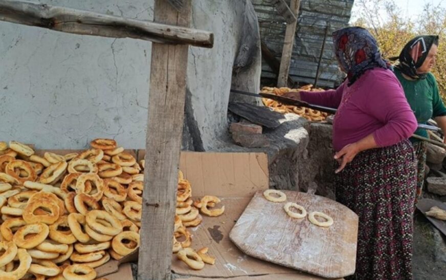 700 yıllık hamur işi! 4 malzeme ile yapılıyor, kış boyu tüketiliyor…