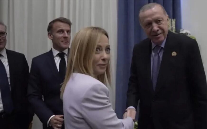 Cumhurbaşkanı Erdoğan’ın İtalya Başbakanı Meloni’ye sigara uyarısı gündem oldu