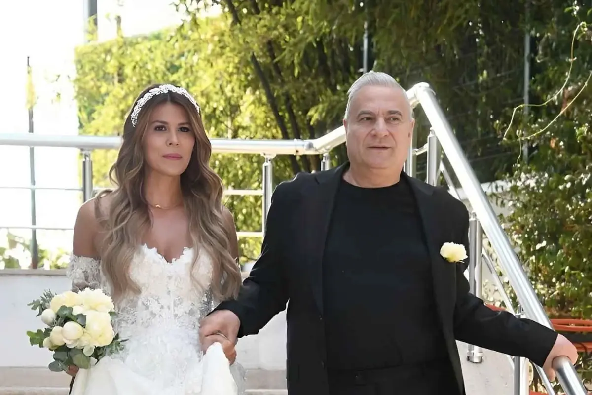 Mehmet Ali Erbil’den Eşine Dudak Uçuklatan Jest