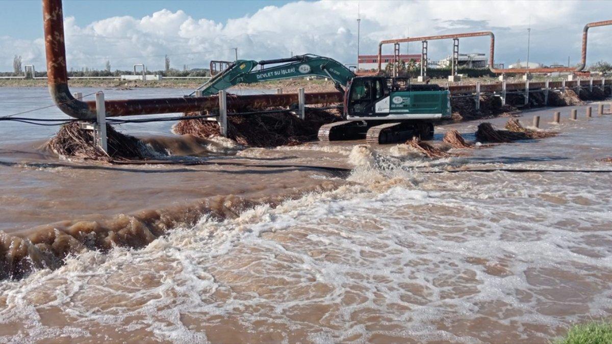Çanakkale’de kuvvetli yağış nedeniyle debisi yükselen Tuzla Çayı taştı