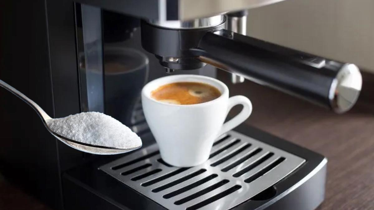 Kahve makinesinin ömrünü uzatan taktik: Bir tutam tuz yetiyor